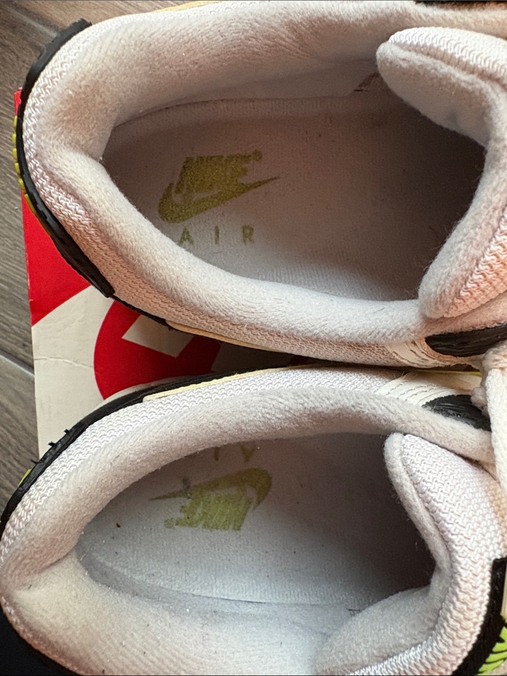Nike Air Max 90 White Black Neon Lime Accent Sneakers - Picture 4 of 8